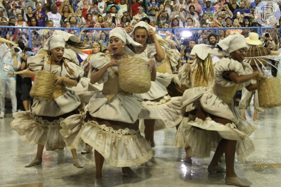 Ivete Sangalo levanta o público na Sapucaí na comissão de frente da Grande Rio em desfile da escola neste domingo, 26 de fevereiro de 2017
