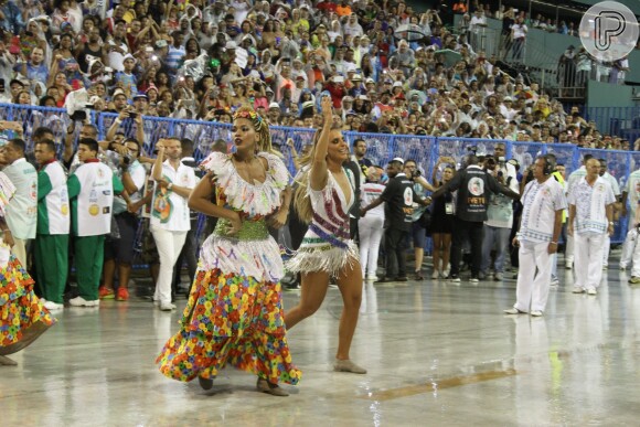 Ivete Sangalo levanta o público na Sapucaí na comissão de frente da Grande Rio em desfile da escola neste domingo, 26 de fevereiro de 2017