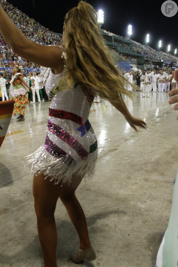 Ivete Sangalo levanta o público na Sapucaí na comissão de frente da Grande Rio em desfile da escola neste domingo, 26 de fevereiro de 2017