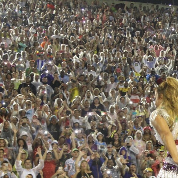 Ivete Sangalo vem na comissão de frente da Grande Rio e brilha na Sapucaí na madrugada desta segunda-feira, dia 27 de fevereiro de 2017
