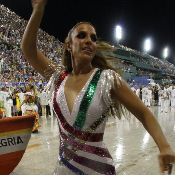 Ivete Sangalo vem na comissão de frente da Grande Rio e brilha na Sapucaí na madrugada desta segunda-feira, dia 27 de fevereiro de 2017