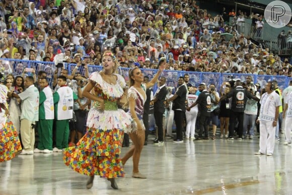 Ivete Sangalo vem na comissão de frente da Grande Rio e brilha na Sapucaí na madrugada desta segunda-feira, dia 27 de fevereiro de 2017
