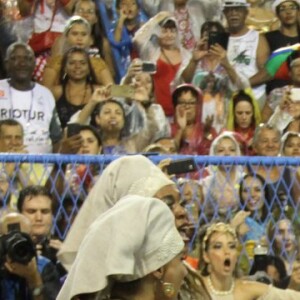 Ivete Sangalo vem na comissão de frente da Grande Rio e brilha na Sapucaí na madrugada desta segunda-feira, dia 27 de fevereiro de 2017