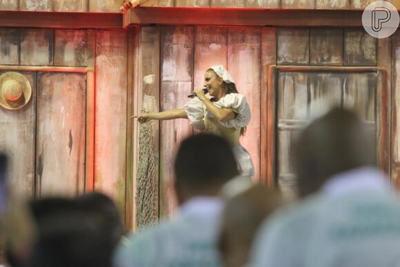 Ivete Sangalo vem na comissão de frente da Grande Rio e brilha na Sapucaí na madrugada desta segunda-feira, dia 27 de fevereiro de 2017