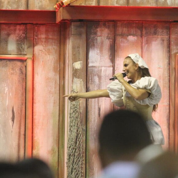 Ivete Sangalo vem na comissão de frente da Grande Rio e brilha na Sapucaí na madrugada desta segunda-feira, dia 27 de fevereiro de 2017