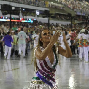 Ivete Sangalo levanta o público e emociona em desfile da Grande Rio no Carnaval 2017