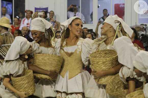 Ivete Sangalo levanta o público e emociona em desfile da Grande Rio no Carnaval 2017
