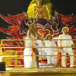 Ivete volta a desfile da Grande Rio com marido, Daniel, e filho, Marcelo, nesta segunda-feira, dia 27 de fevereiro de 2017