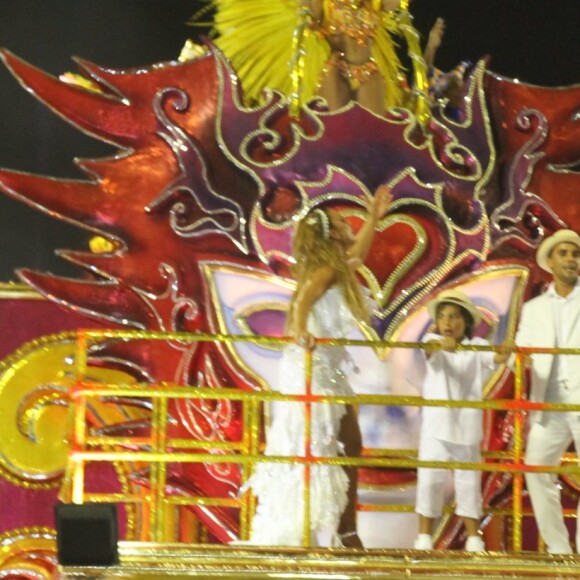 Ivete volta a desfile da Grande Rio com marido, Daniel, e filho, Marcelo, nesta segunda-feira, dia 27 de fevereiro de 2017