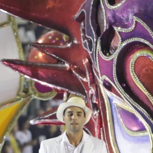 Ivete Sangalo fechou o desfile da Grande Rio ao lado do marido, Daniel Cady, e do filho, Marcelo, em cima de um carro alegórico