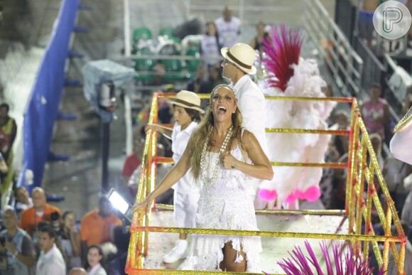 Ivete Sangalo se apresentou na comissão de frente e voltou para a Avenida com um astral contagiante cantando o samba da Grande Rio no último carro