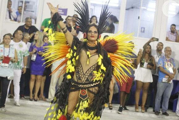 Luiza Brunet, uma das musas da escola de samba Imperatriz Leopoldinense, voltou à Sapucaí na noite deste domingo, 26 de fevereiro de 2017
