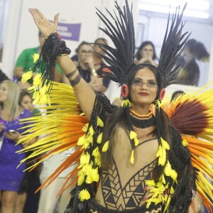 Luiza Brunet é uma das musas da escola de samba Imperatriz Leopoldinense