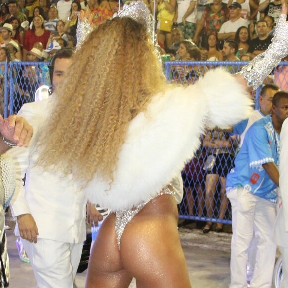 Sabrina Sato planeja largar a dieta radical após Carnaval: 'Milkshake, uns quatro pastéis de carne... Também quero reunir todos na minha casa para fazermos comida baiana e ficarmos na piscina'