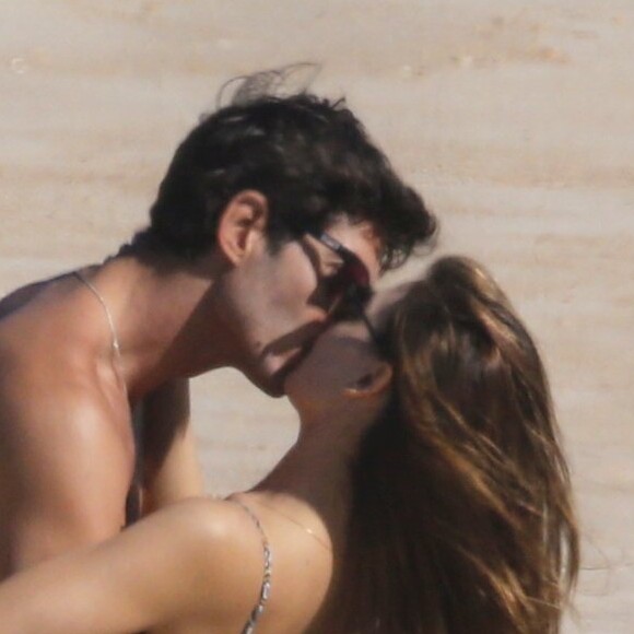 Isis Valverde e o modelo André Resende estão namorando há quase um ano