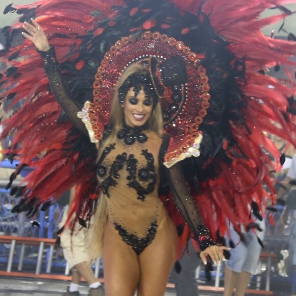 Nicole Bahls representou o jazz no desfile da Unidos de Vila Isabel