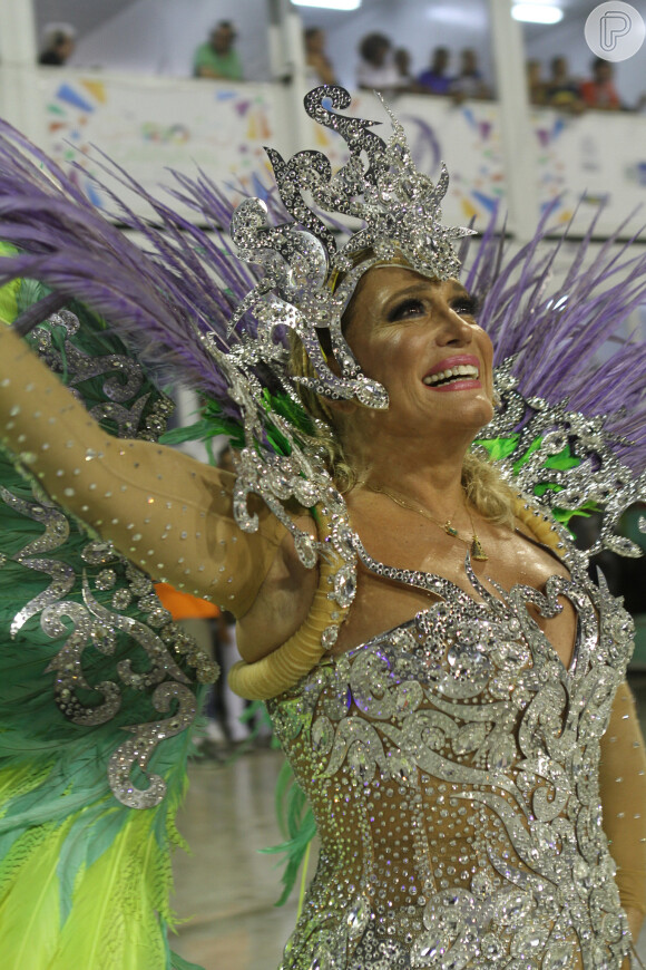 Susana vieira brilha em desfile da Grande Rio no Carnaval 2017