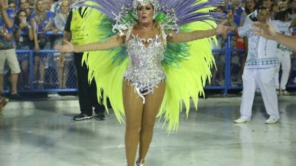 Susana Vieira se diverte antes de desfilar no Carnaval: 'Tô sempre linda'. Vídeo