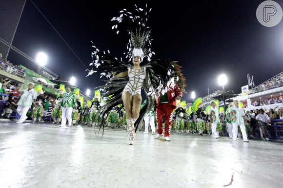 Paloma Bernardi brilhou como rainha de bateria da Grande Rio. A agremiação homenageou Ivete Sangalo em seu samba-enredo