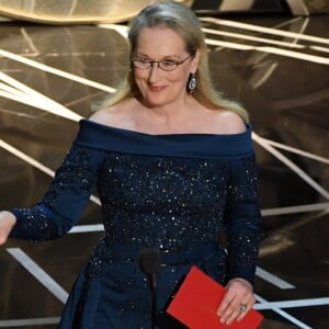 Meryl Streep de Elie Saab na 89ª edição do Oscar, em Los Angeles, na Califórnia, realizada na noite deste domingo, 26 de fevereiro de 2017