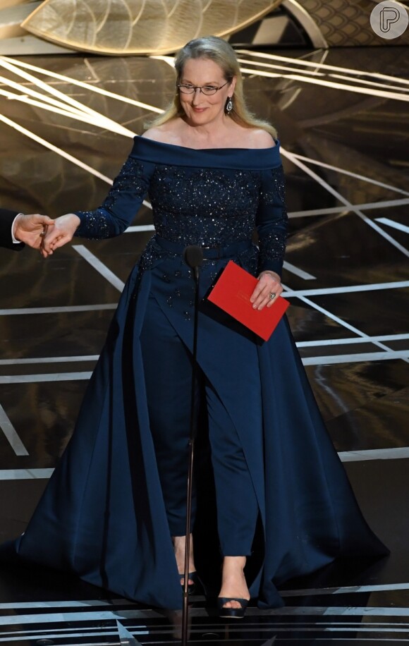 Meryl Streep de Elie Saab na 89ª edição do Oscar, em Los Angeles, na Califórnia, realizada na noite deste domingo, 26 de fevereiro de 2017