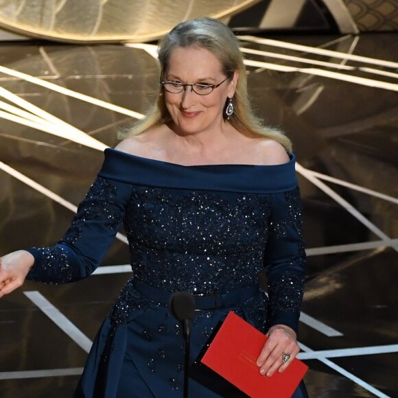 Meryl Streep de Elie Saab na 89ª edição do Oscar, em Los Angeles, na Califórnia, realizada na noite deste domingo, 26 de fevereiro de 2017
