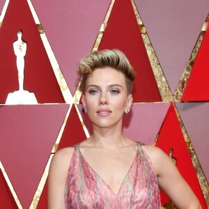 Scarlett Johansson de Azzedine Alaïa na 89ª edição do Oscar, em Los Angeles, na Califórnia, realizada na noite deste domingo, 26 de fevereiro de 2017