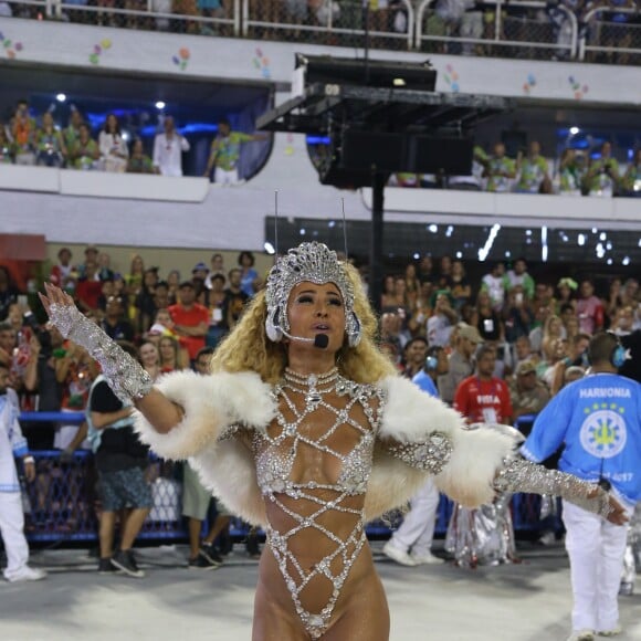 Sabrina Sato esbanjou boa forma em fantasia ousada durante desfile da escola de samba Vila Isabel, em 27 de fevereiro de 2017