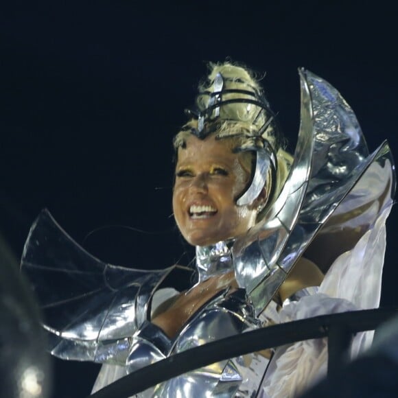 Xuxa foi destaque do desfile da Grande Rio em homenagem a Ivete Sangalo