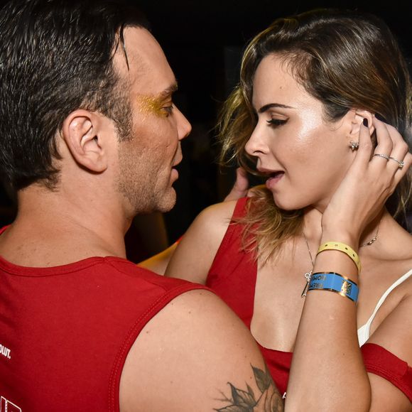 Ana Paula Renault e o youtuber Matheus Mazzafera foram flagrados aos beijos no Camarote Salvador, na Bahia, na madrugada de 27 de fevereiro de 2017