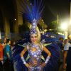 Monique Alfradique esbanja boa forma em desfile de Carnaval e conta detalhes de sua fantasia. Confira a entrevista no vídeo!