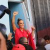 Ivete Sangalo recebeu a imprensa antes de subir no palco do Trio Coruja, em Salvador, na tarde desta segunda-feira (27)