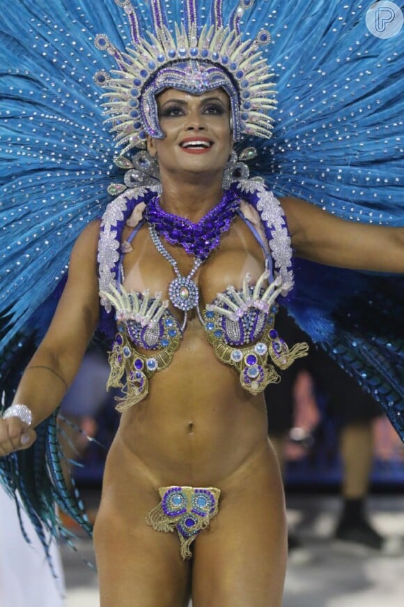 Musa da União da Ilha, Dani Sperle perdeu tapa-sexo antes de começar o desfile da escola no Rio