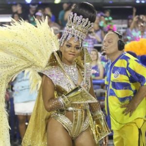 Juliana Alves, rainha de bateria da Unidos da Tijuca, assustou Fátima Bernardes durante narração do desfile, ao derrapar na Avenida na madrugada de terça-feira, 28 de fevereiro de 2017