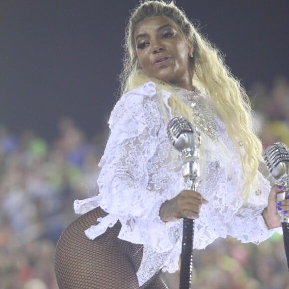 Ludmilla, representando Beyoncé, sensualiza em desfile da Unidos da Tijuca na madrugada desta terça-feira, 28 de fevereiro de 2017