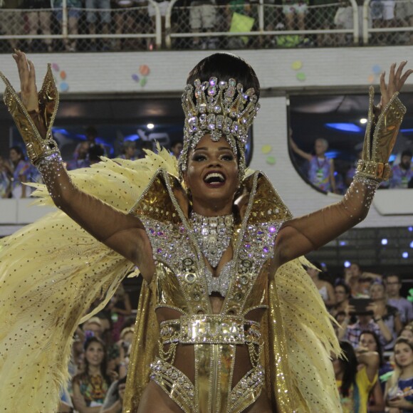 Juliana Alves usou uma fantasia em homenagem a Elvis Presley no desfile da Unidos da Tijuca, na madrugada desta terça-feira, 28 de fevereiro de 2017