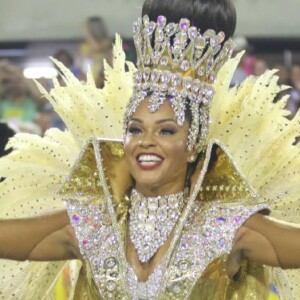 Juliana Alves brilhou como rainha de bateria da escola Unidos da Tijuca na madrugada desta terça-feira (28)