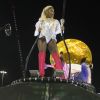 Carnaval: Ludmilla desfilou como destaque na escola de samba da Unidos da Tijuca, em fevereiro de 2017, e desceu até o chão em carro alegórico