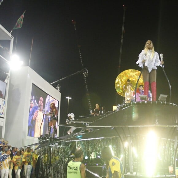 Carnaval: Ludmilla desfilou como destaque na escola de samba da Unidos da Tijuca, em fevereiro de 2017, e desceu até o chão em carro alegórico