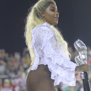 Carnaval: Ludmilla desfilou como destaque na escola de samba da Unidos da Tijuca, em fevereiro de 2017, e desceu até o chão em carro alegórico