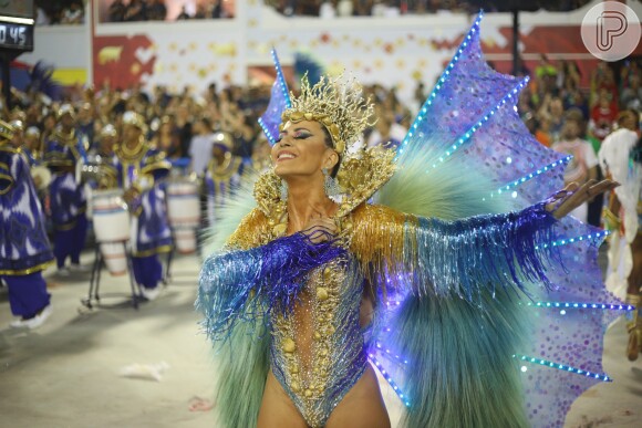Tânia Oliveira estreou como rainha de bateria no Carnaval do Rio de Janeiro, pela União da Ilha, em fevereiro de 2017
