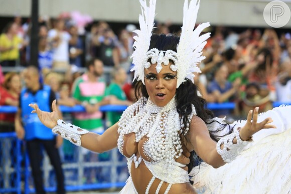 Carnaval 2017: Evelyn Bastos é rainha de bateria da Mangueira