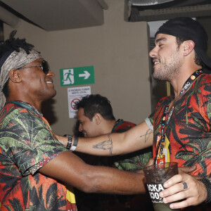 Joaquim Lopes se encontrou com Toni Garrido em camarote de cervejaria na Sapucaí