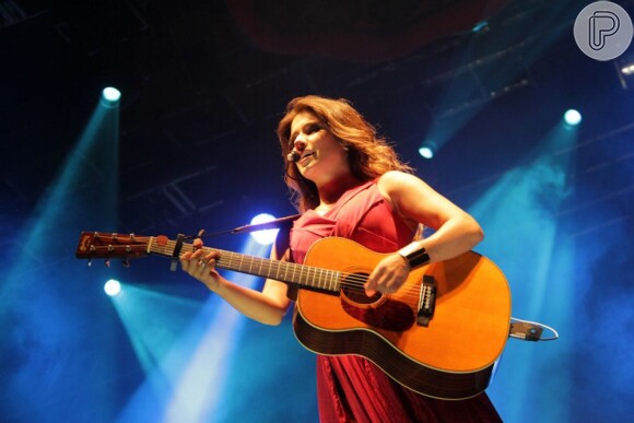 Paula Fernandes é conhecida por seu talento na música sertaneja