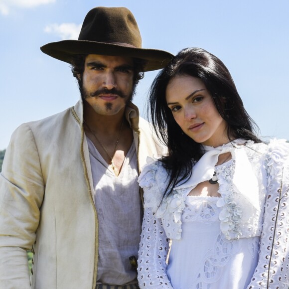 Dom Pedro (Caio Castro) vai assediar Anna Melmam (Isabelle Drummond) na novela 'Novo Mundo'. A jovem será contratada para dar aulas de português à esposa do príncipe, Leopoldina (Letícia Colin)