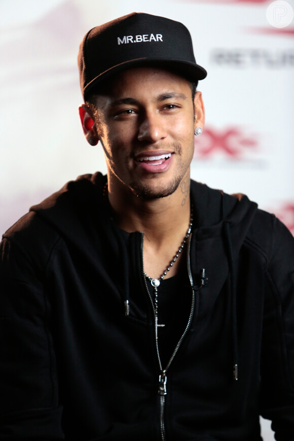 No vídeo divulgado por Thiaguinho, Neymar aparece tocando a música 'All of Me', de John Legend, no piano, na manhã desta quarta-feira, 8 de março de 2017