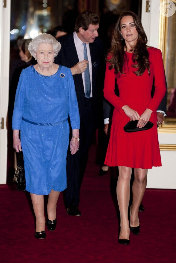 Kate Middleton usa vestido Alexander McQueen usado em 2012