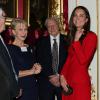 Kate Middleton não tem medo de repetir roupas e usou vestido Alexander McQueen novamente nesta segunda-feira, 17 de fevereiro de 2014