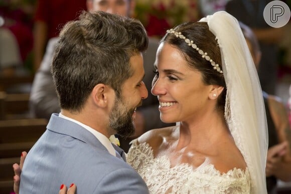 Alice (Giovanna Antonelli) e Mario (Bruno Gagliasso) finalmente se casam, na novela 'Sol Nascente'