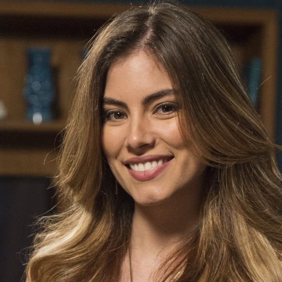 Grávida de seis meses, Bruna Hamú deixou o elenco da novela 'A Lei do Amor'